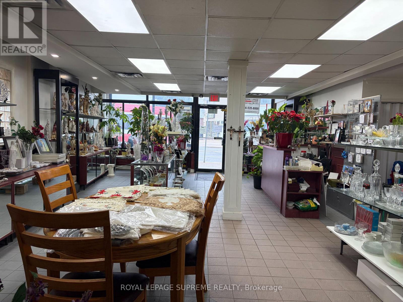 529 Rogers Road S, Toronto, Ontario  M6M 1B4 - Photo 5 - W12925208