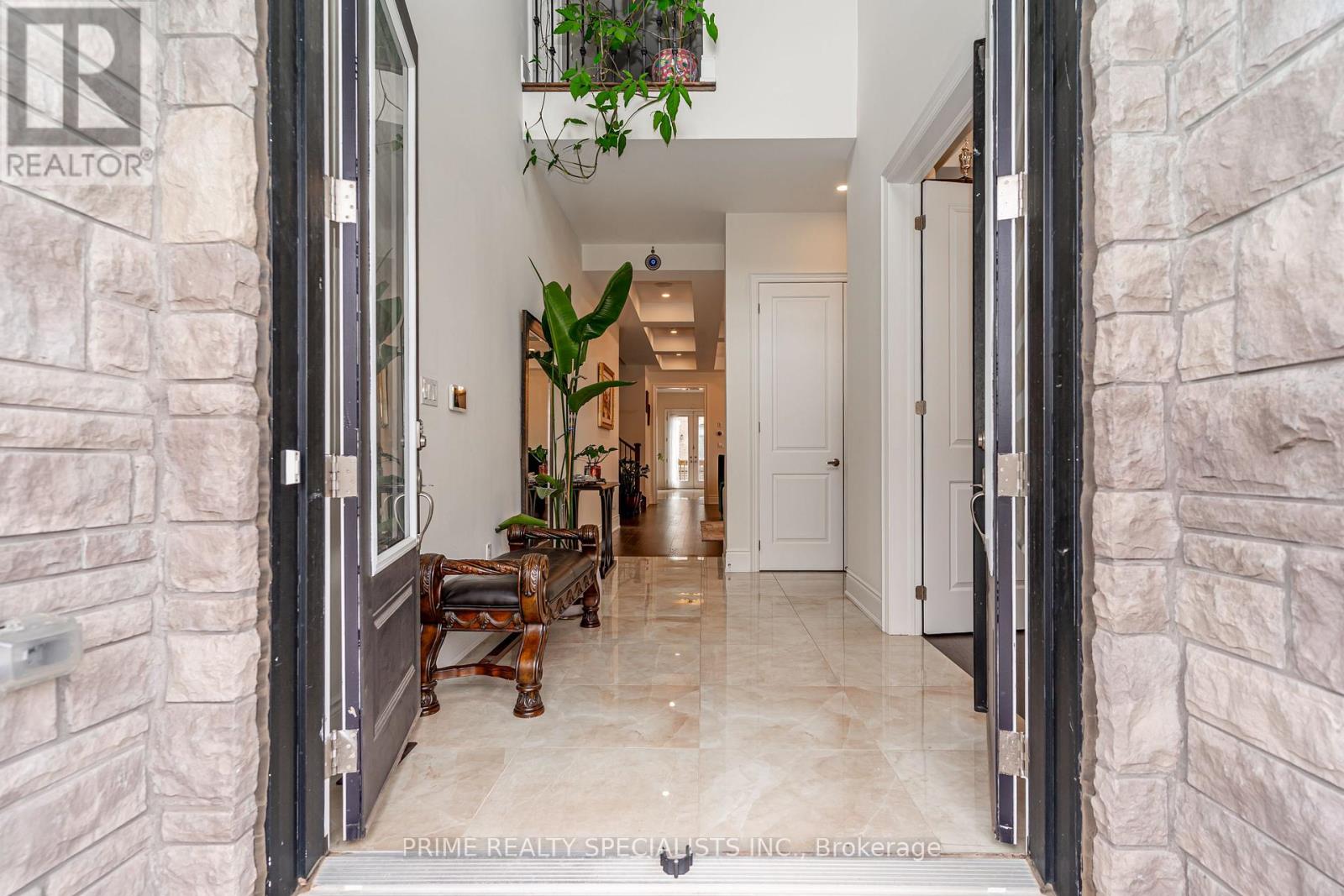 21 Midmorning Road, Brampton, Ontario  L6X 5P7 - Photo 4 - W12925218