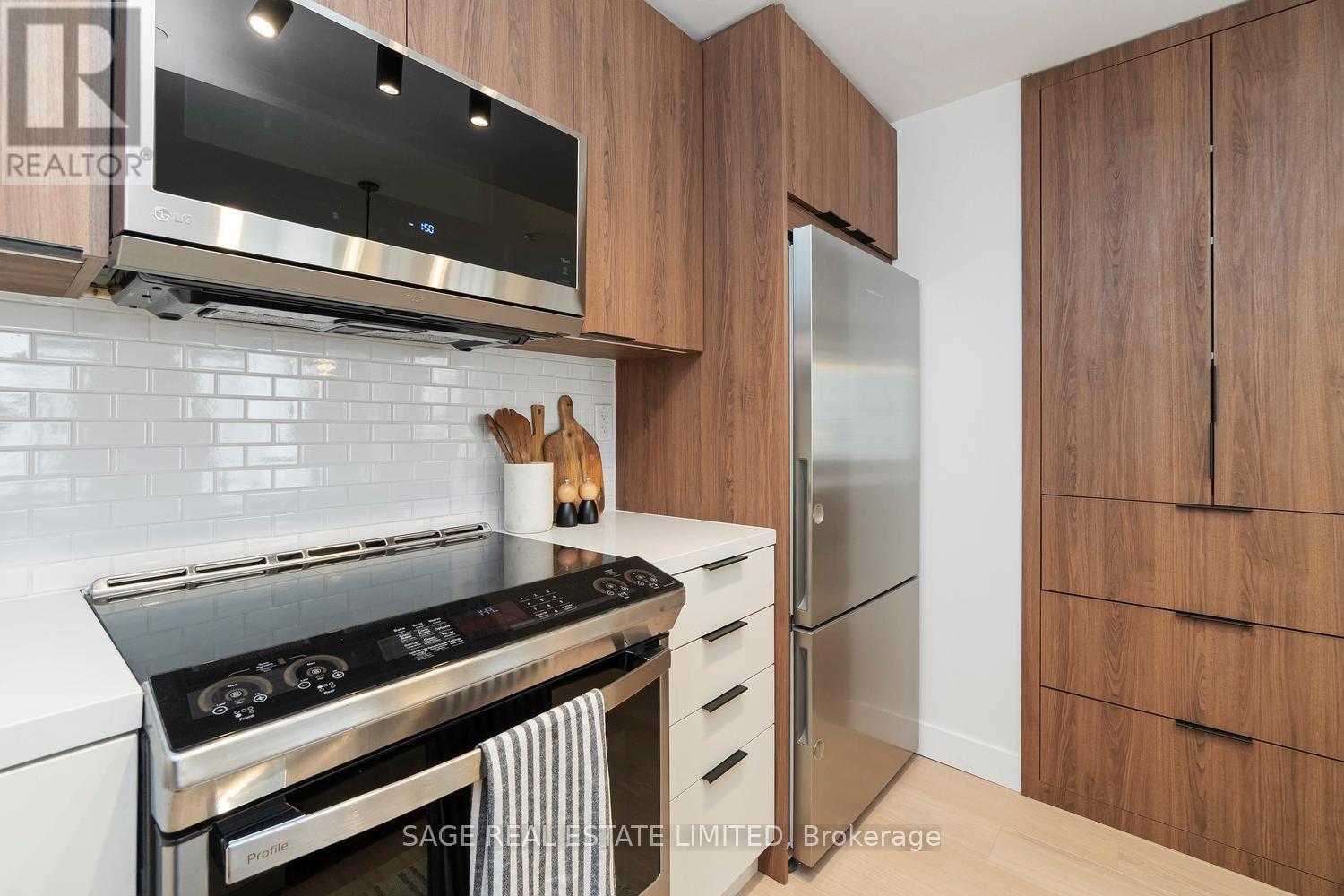 18 - 10 Carnation Avenue, Toronto, Ontario  M8V 0B8 - Photo 8 - W12925226