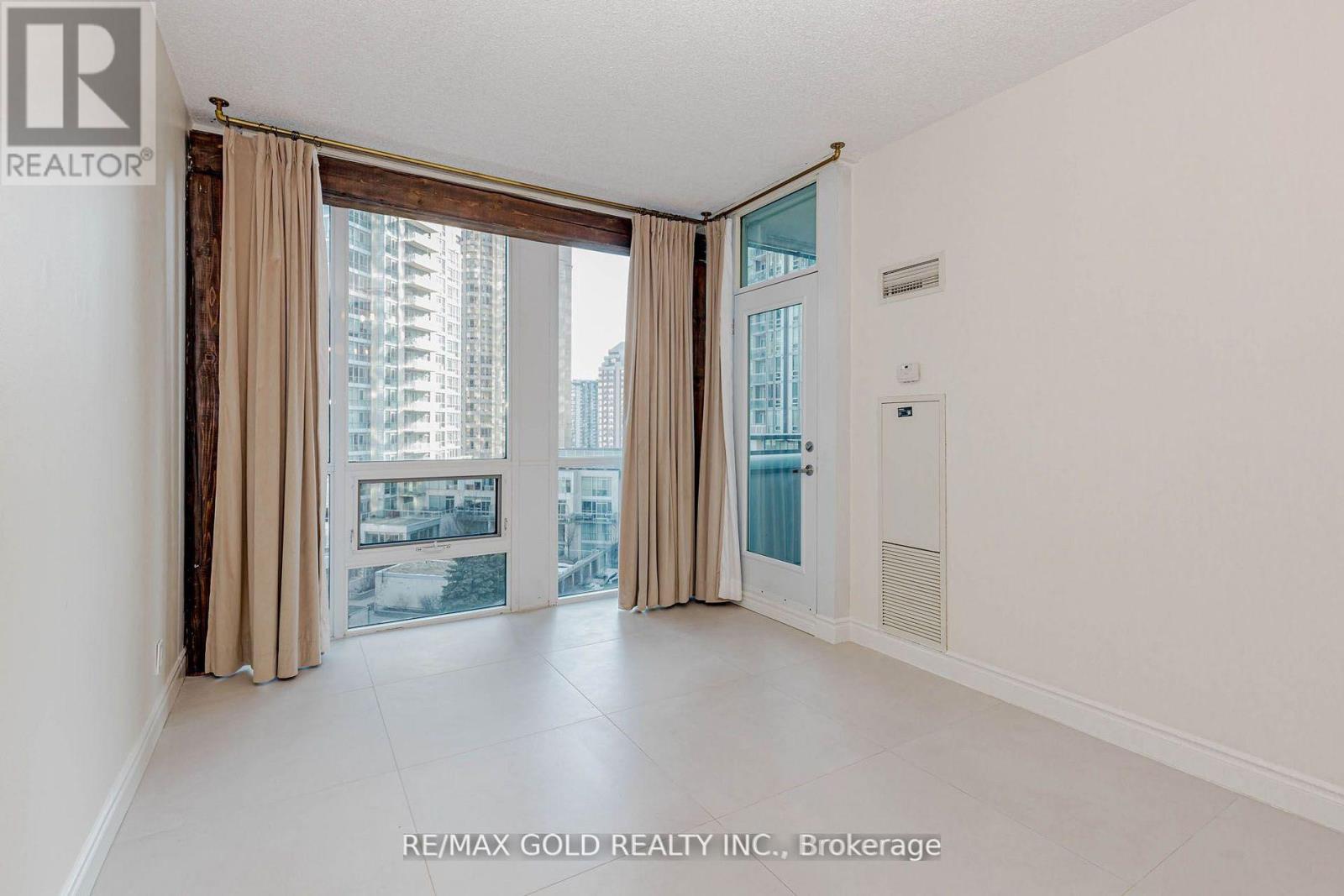 1106 - 220 Burnhamthorpe Road W, Mississauga, Ontario  L5B 4N4 - Photo 21 - W12925252