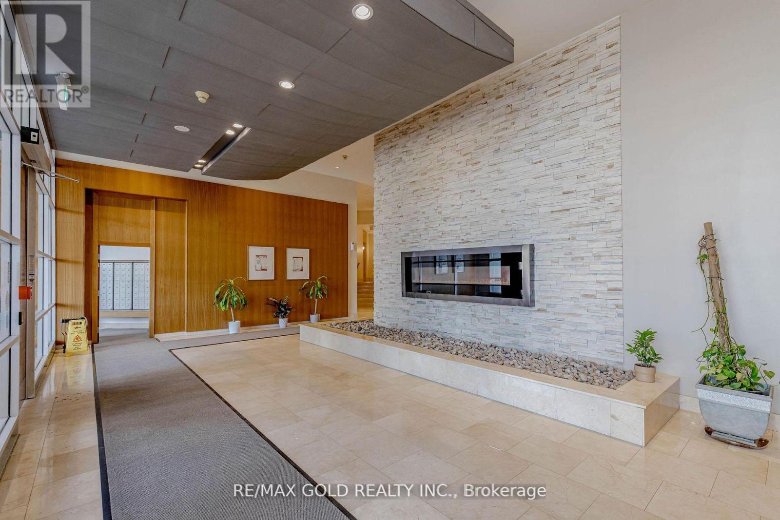 1106 - 220 Burnhamthorpe Road W, Mississauga, Ontario  L5B 4N4 - Photo 4 - W12925252