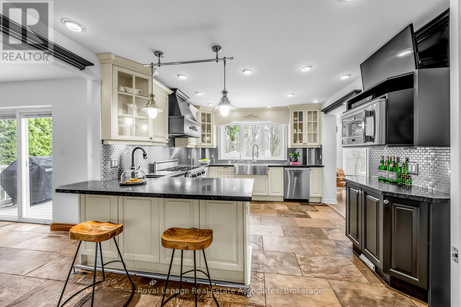 1593 Glenburnie Road, Mississauga, Ontario  L5G 3C9 - Photo 11 - W12925262