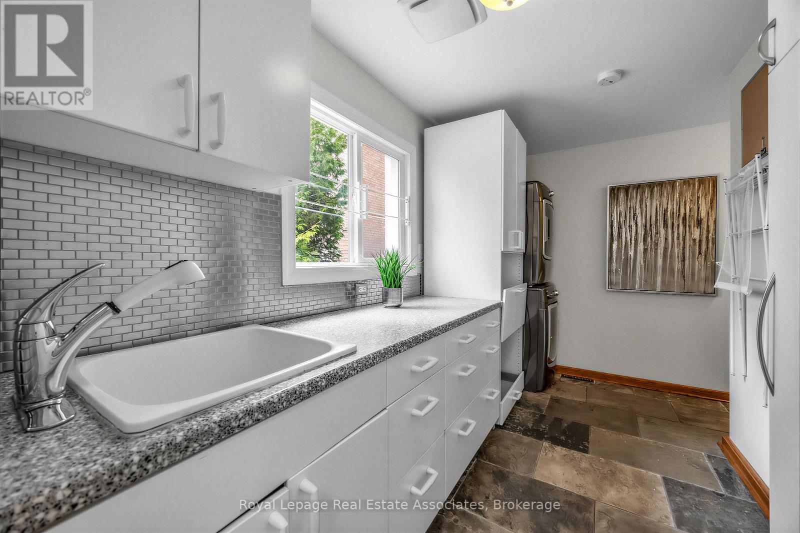 1593 Glenburnie Road, Mississauga, Ontario  L5G 3C9 - Photo 16 - W12925262