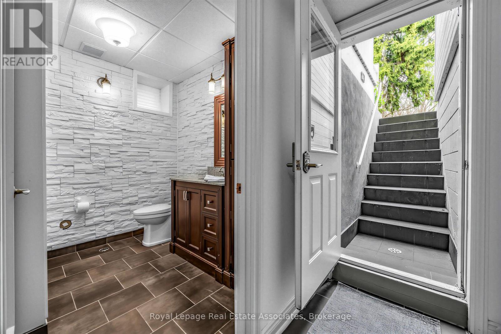 1593 Glenburnie Road, Mississauga, Ontario  L5G 3C9 - Photo 36 - W12925262