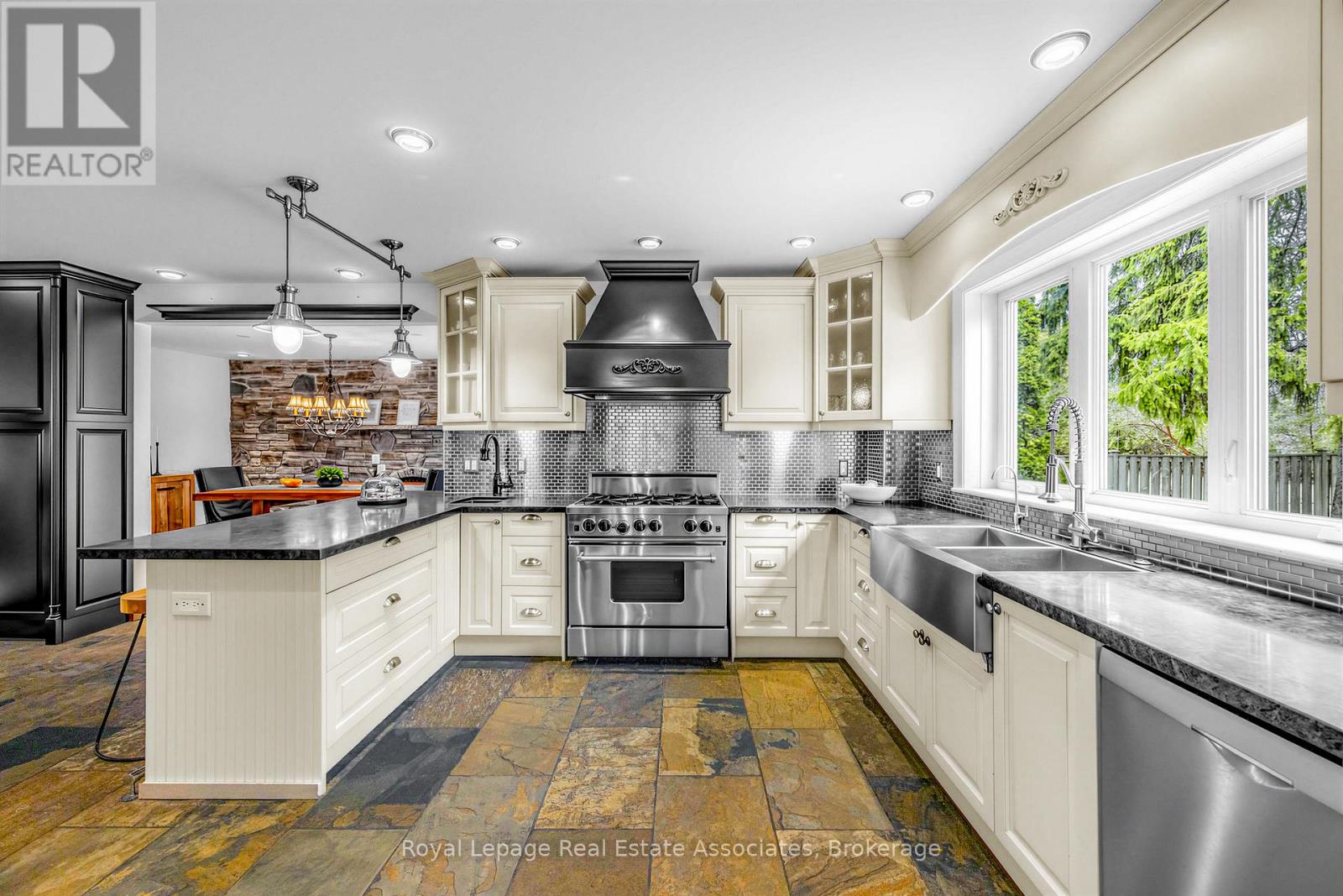 1593 Glenburnie Road, Mississauga, Ontario  L5G 3C9 - Photo 9 - W12925262