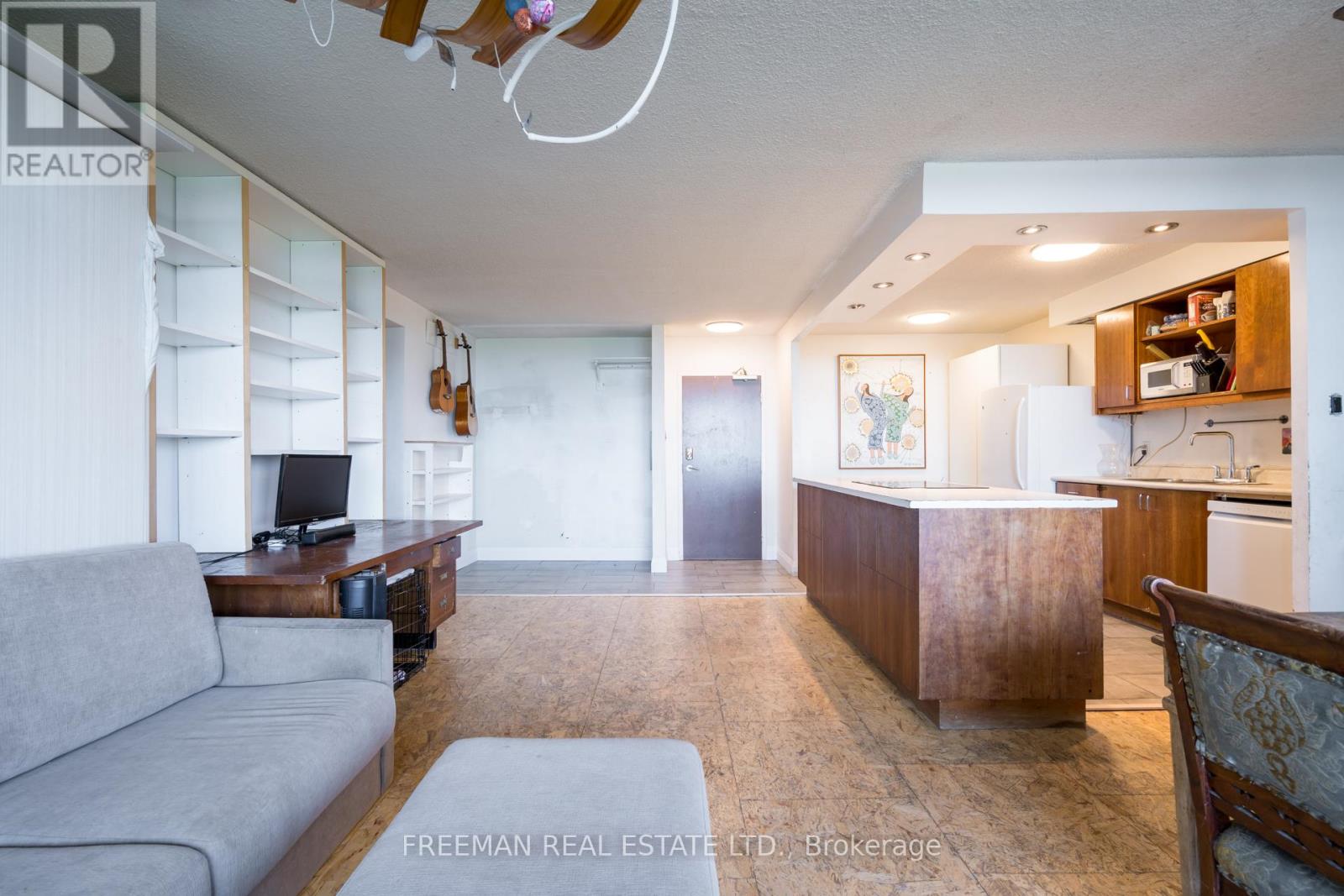 906 - 135 Marlee Avenue, Toronto, Ontario  M6B 4C6 - Photo 10 - W12925276