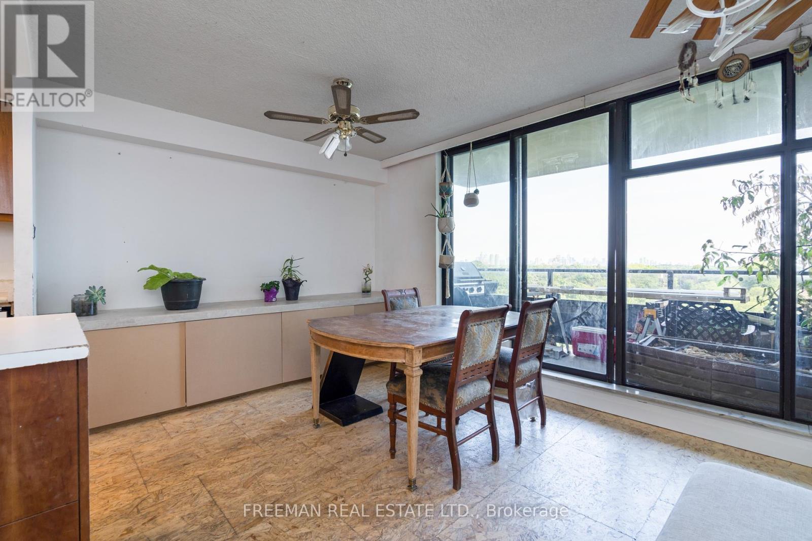 906 - 135 Marlee Avenue, Toronto, Ontario  M6B 4C6 - Photo 12 - W12925276