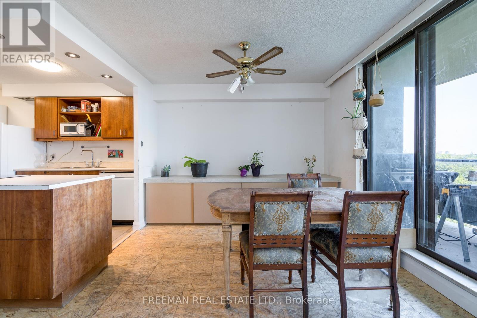 906 - 135 Marlee Avenue, Toronto, Ontario  M6B 4C6 - Photo 13 - W12925276