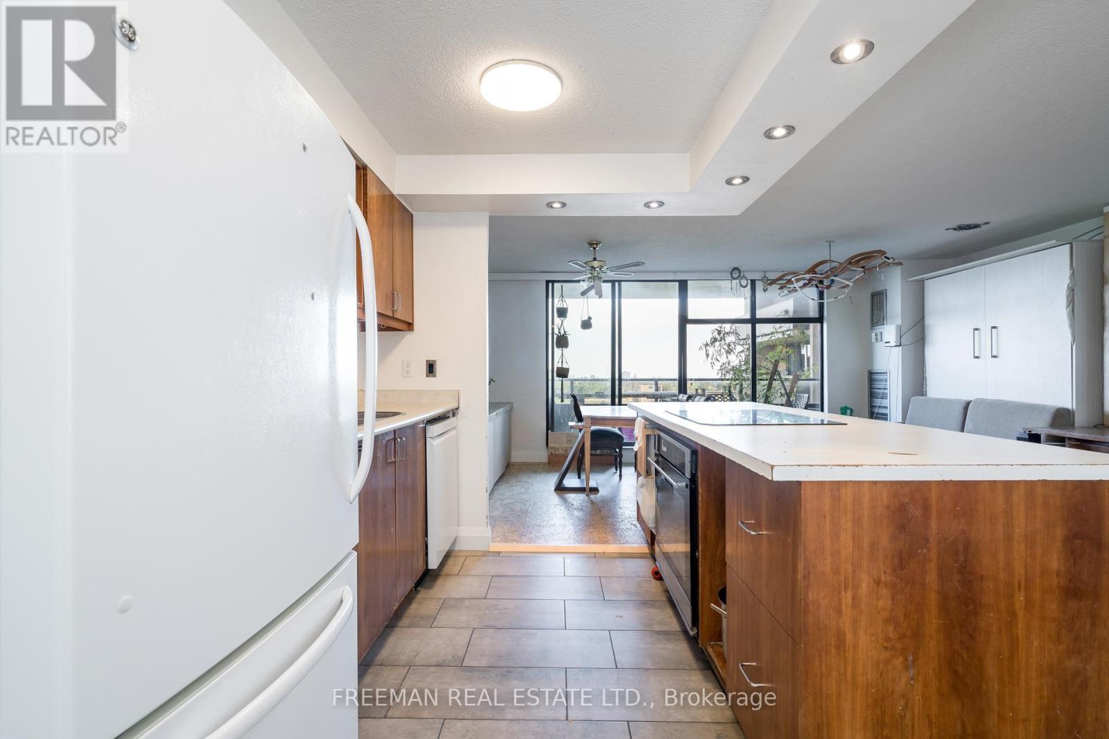 906 - 135 Marlee Avenue, Toronto, Ontario  M6B 4C6 - Photo 19 - W12925276