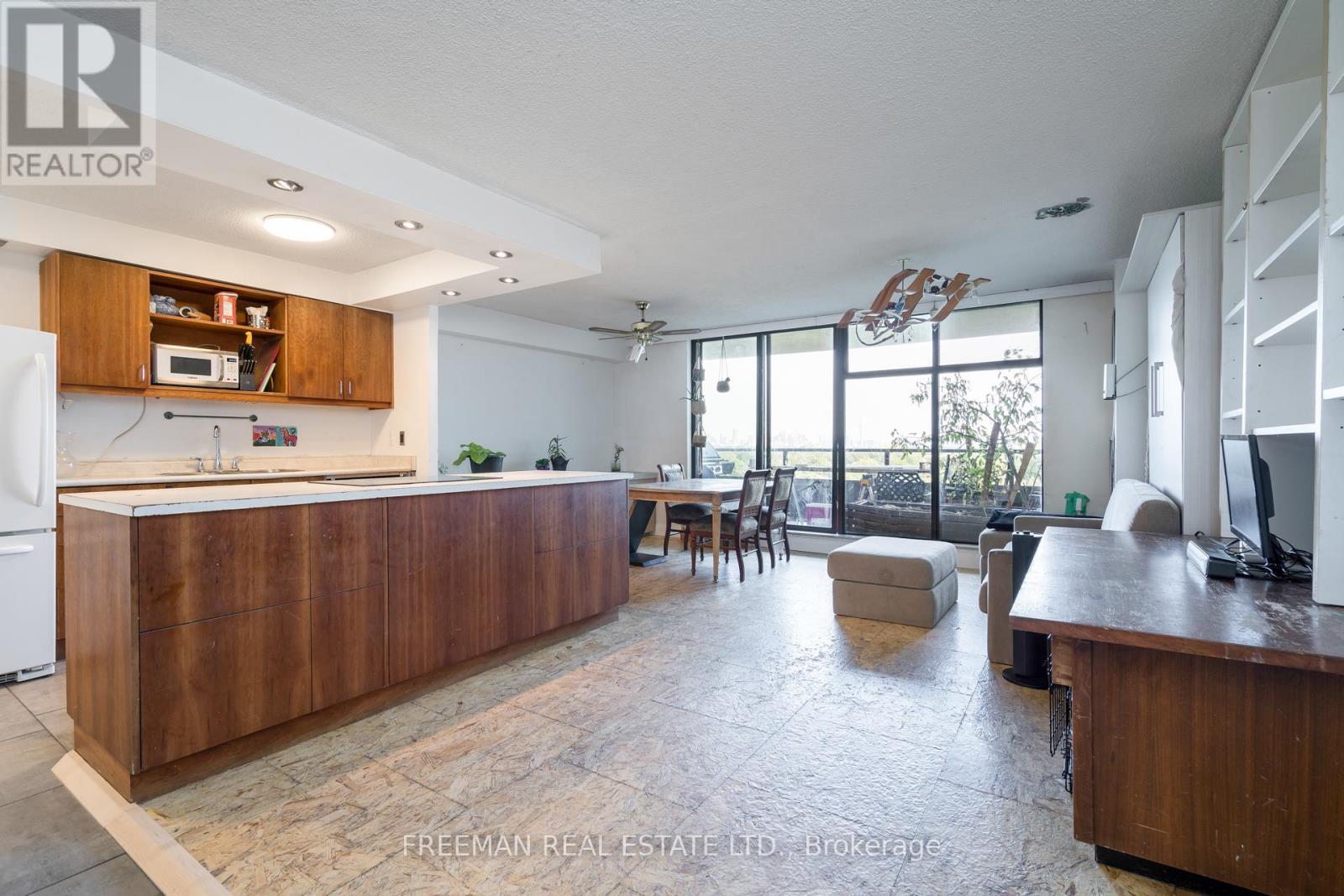 906 - 135 Marlee Avenue, Toronto, Ontario  M6B 4C6 - Photo 4 - W12925276