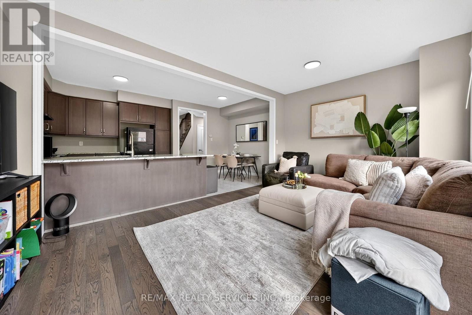 76 Phyllis Drive, Caledon, Ontario  L7C 4E2 - Photo 12 - W12925284