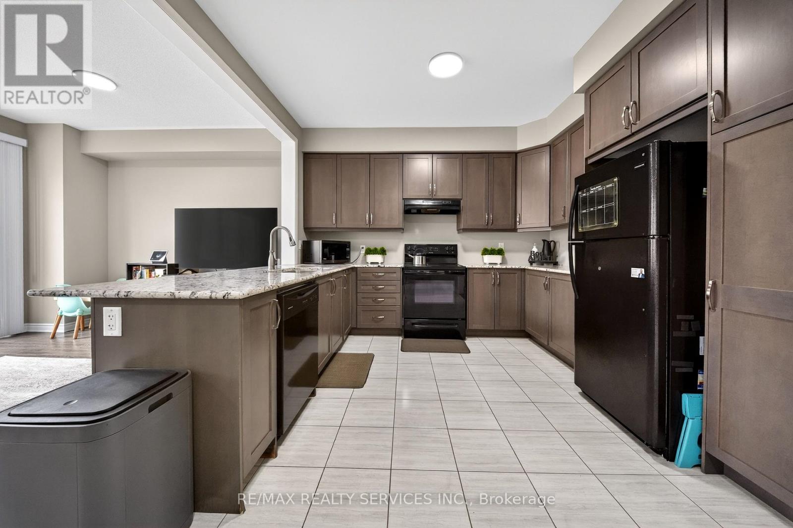 76 Phyllis Drive, Caledon, Ontario  L7C 4E2 - Photo 15 - W12925284