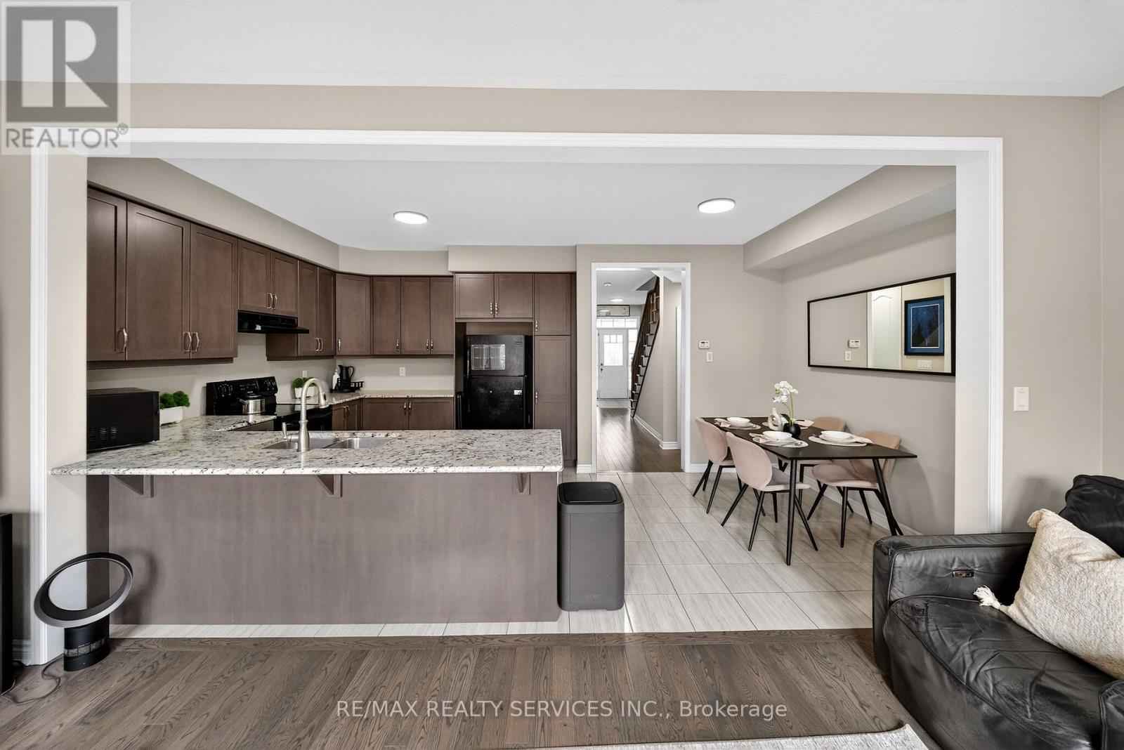 76 Phyllis Drive, Caledon, Ontario  L7C 4E2 - Photo 16 - W12925284