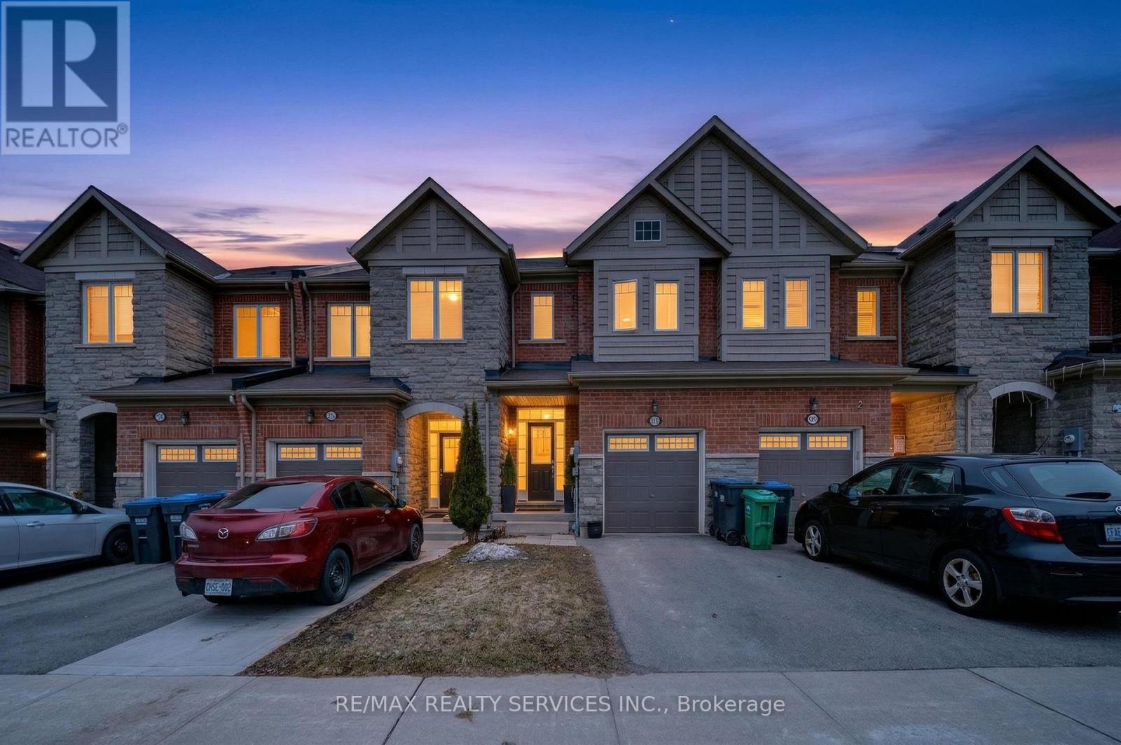 76 Phyllis Drive, Caledon, Ontario  L7C 4E2 - Photo 2 - W12925284