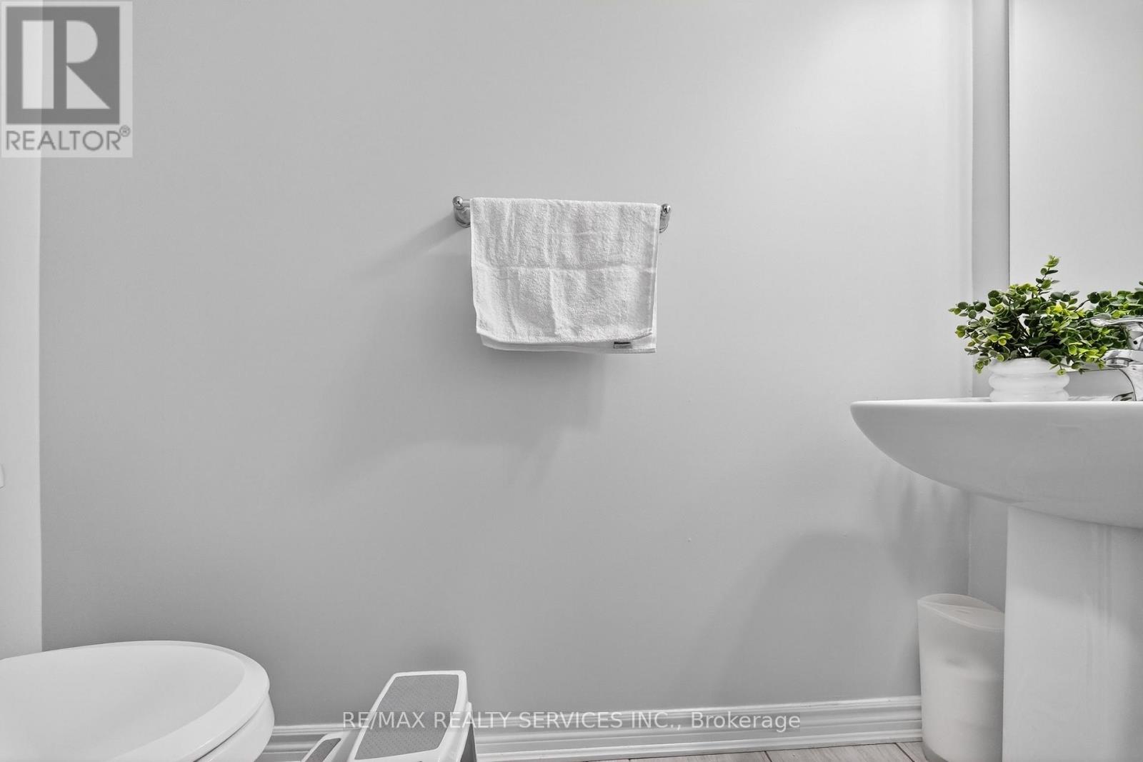 76 Phyllis Drive, Caledon, Ontario  L7C 4E2 - Photo 21 - W12925284