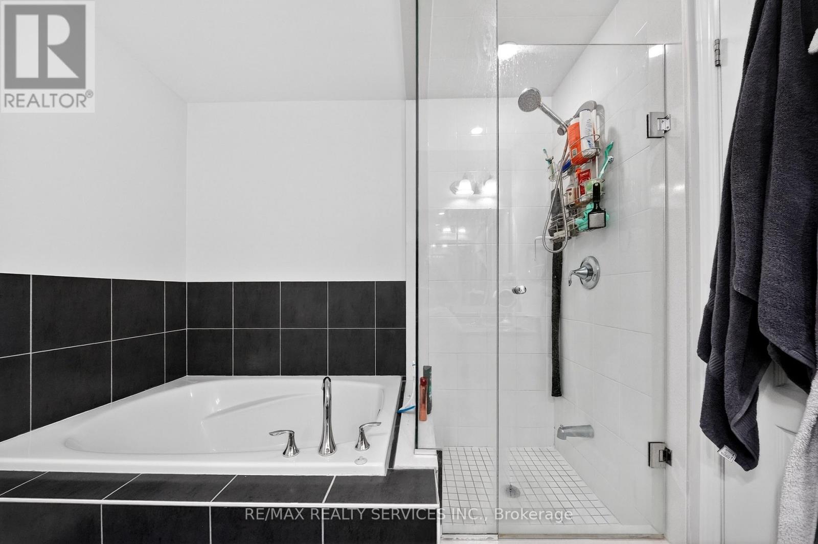 76 Phyllis Drive, Caledon, Ontario  L7C 4E2 - Photo 32 - W12925284