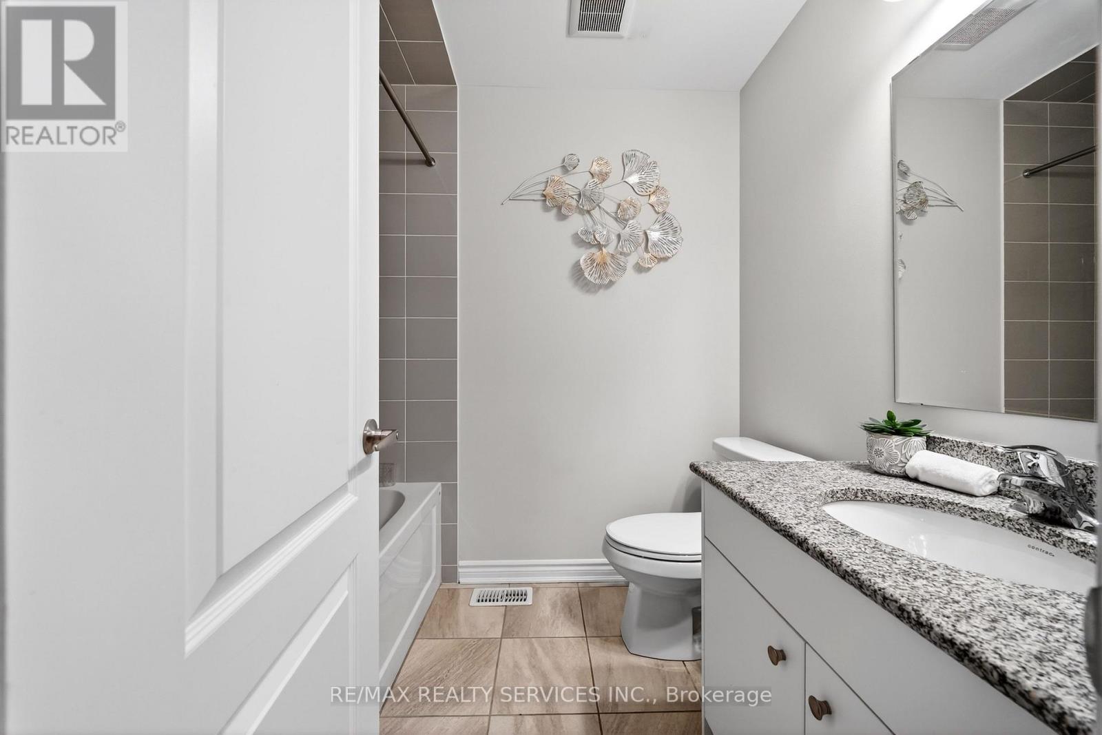 76 Phyllis Drive, Caledon, Ontario  L7C 4E2 - Photo 39 - W12925284