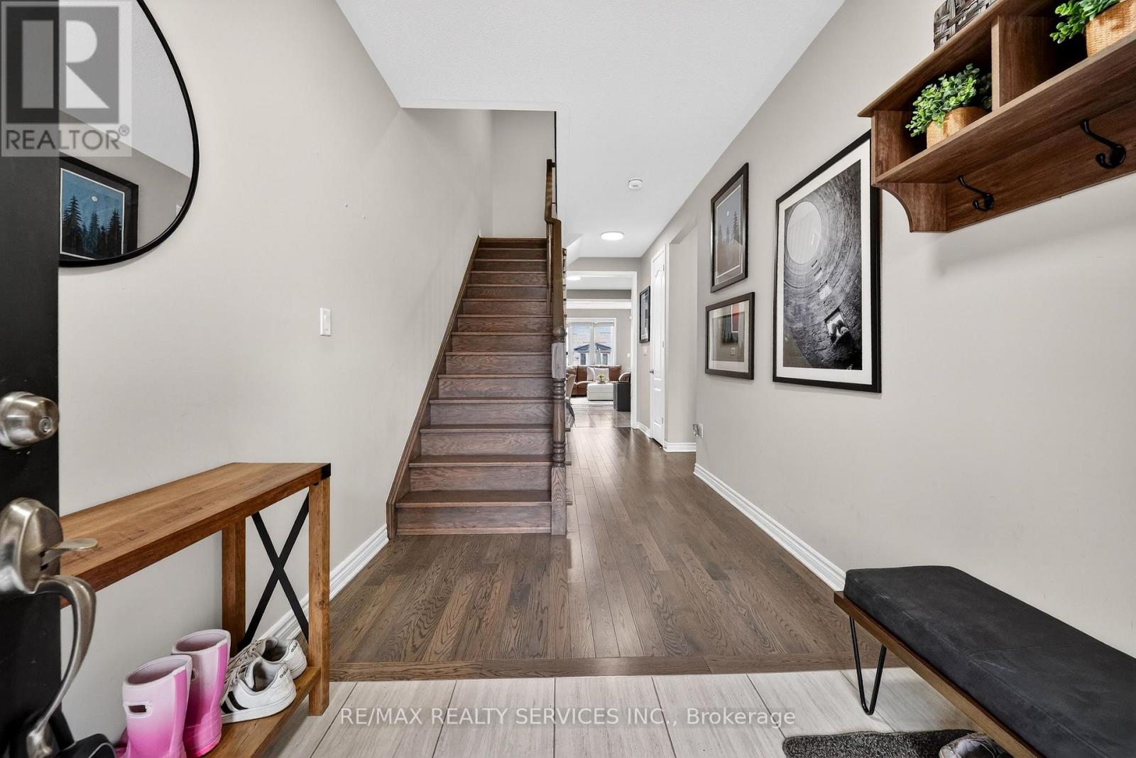 76 Phyllis Drive, Caledon, Ontario  L7C 4E2 - Photo 5 - W12925284