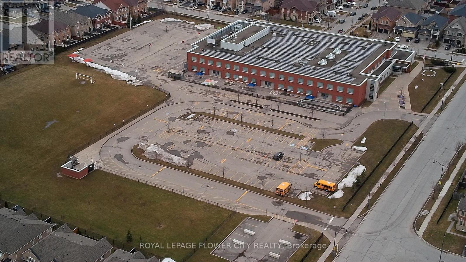 85 Daden Oaks Drive, Brampton (Bram East), Ontario  L6P 3R9 - Photo 8 - W12925322