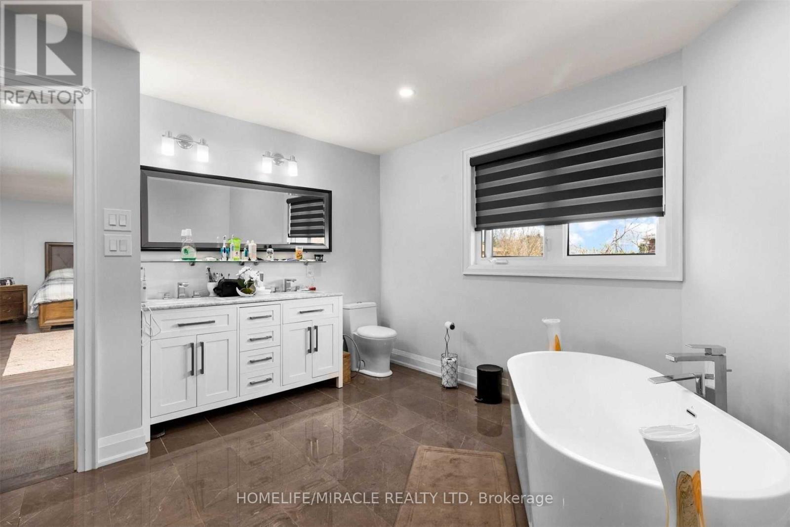 3148 The College Way, Mississauga, Ontario  L5L 4Z6 - Photo 5 - W12925342