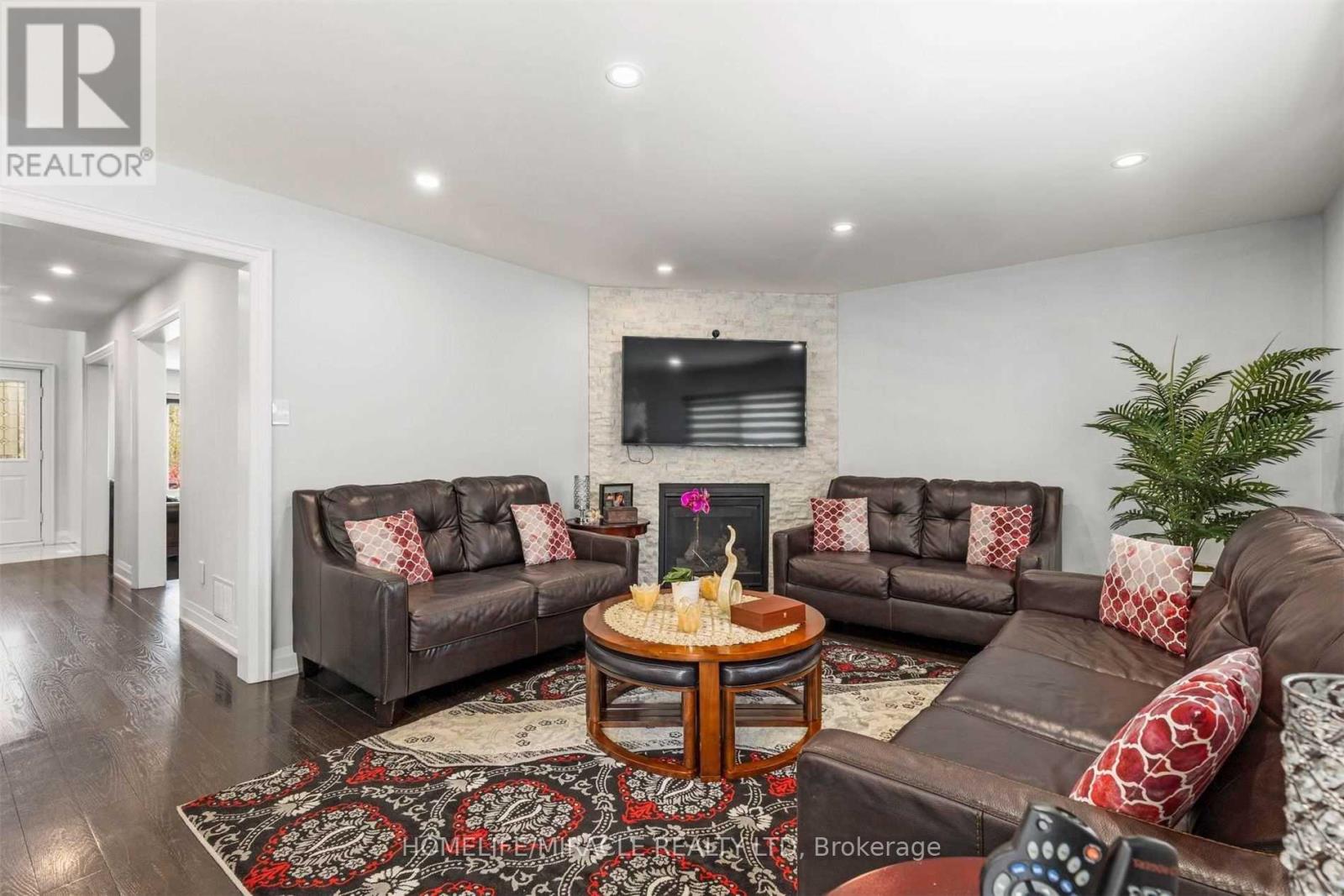 3148 The College Way, Mississauga, Ontario  L5L 4Z6 - Photo 7 - W12925342