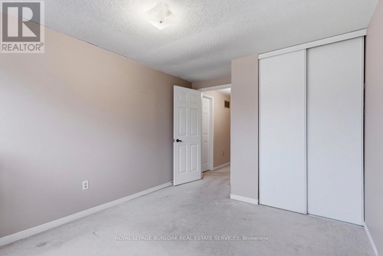 23 Garden Avenue, Brampton (Brampton West), Ontario  L6X 1M4 - Photo 19 - W12925350