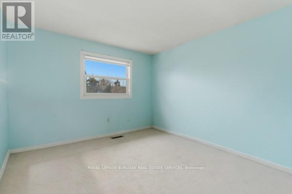 23 Garden Avenue, Brampton (Brampton West), Ontario  L6X 1M4 - Photo 20 - W12925350