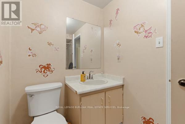 23 Garden Avenue, Brampton (Brampton West), Ontario  L6X 1M4 - Photo 22 - W12925350