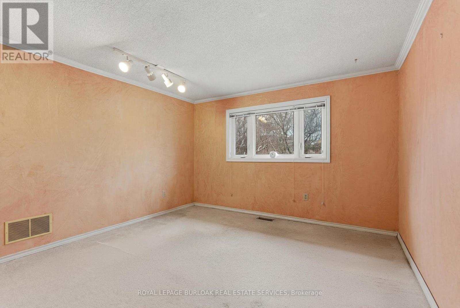 23 Garden Avenue, Brampton (Brampton West), Ontario  L6X 1M4 - Photo 23 - W12925350