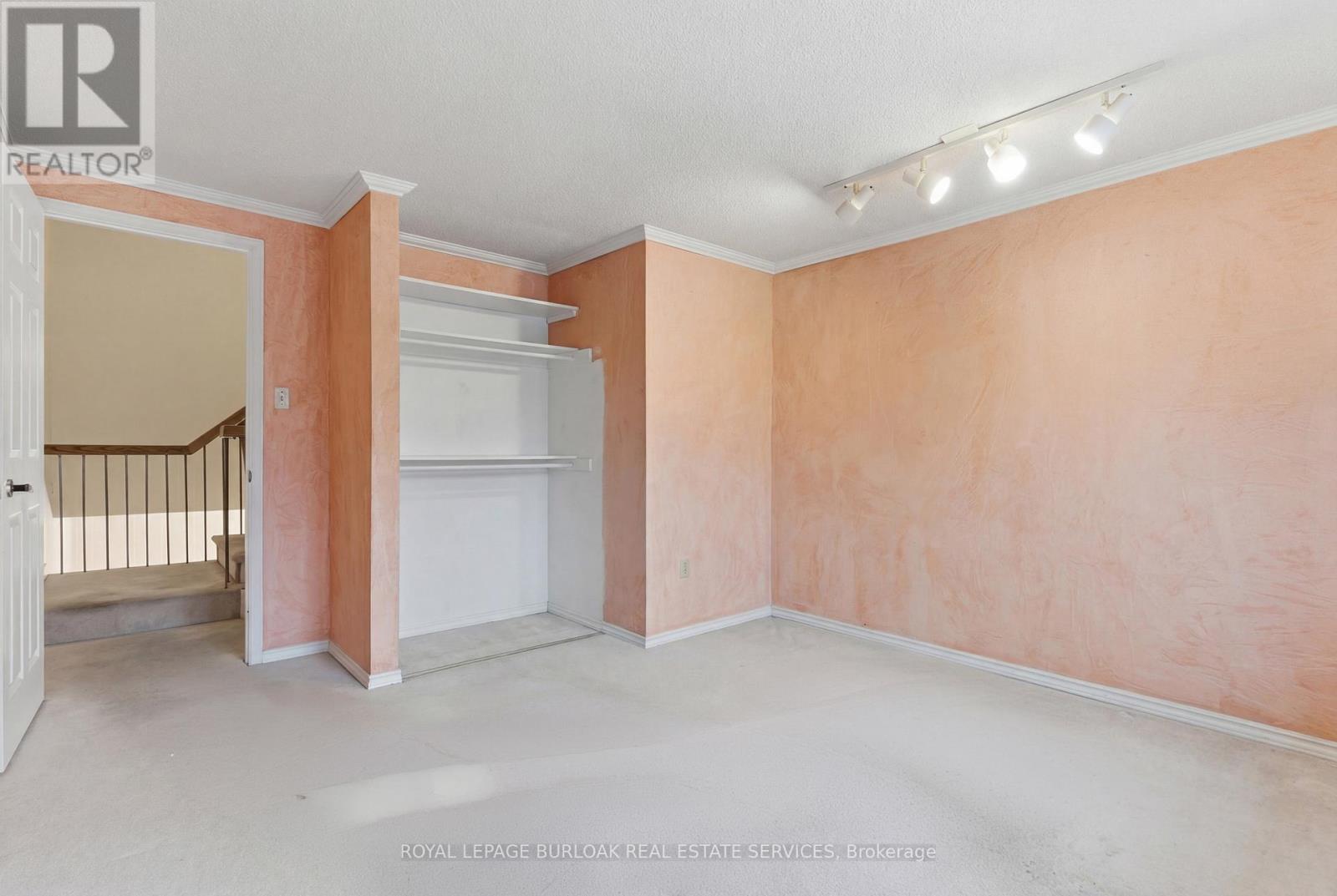 23 Garden Avenue, Brampton (Brampton West), Ontario  L6X 1M4 - Photo 24 - W12925350