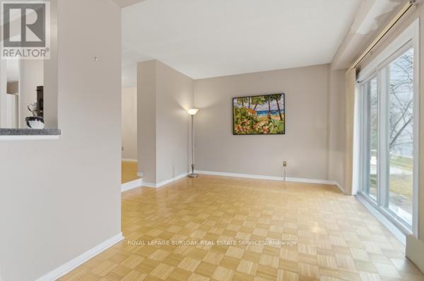 23 Garden Avenue, Brampton (Brampton West), Ontario  L6X 1M4 - Photo 9 - W12925350