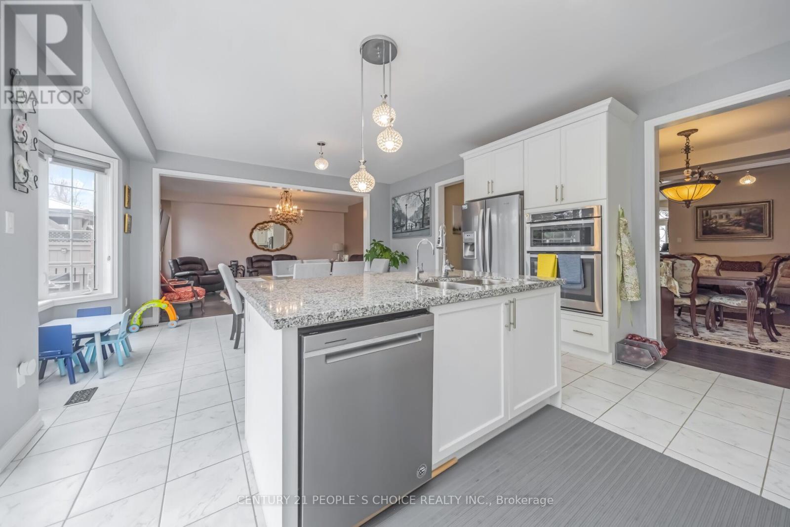 28 Truro Circle, Brampton, Ontario  L7A 4E5 - Photo 17 - W12925364