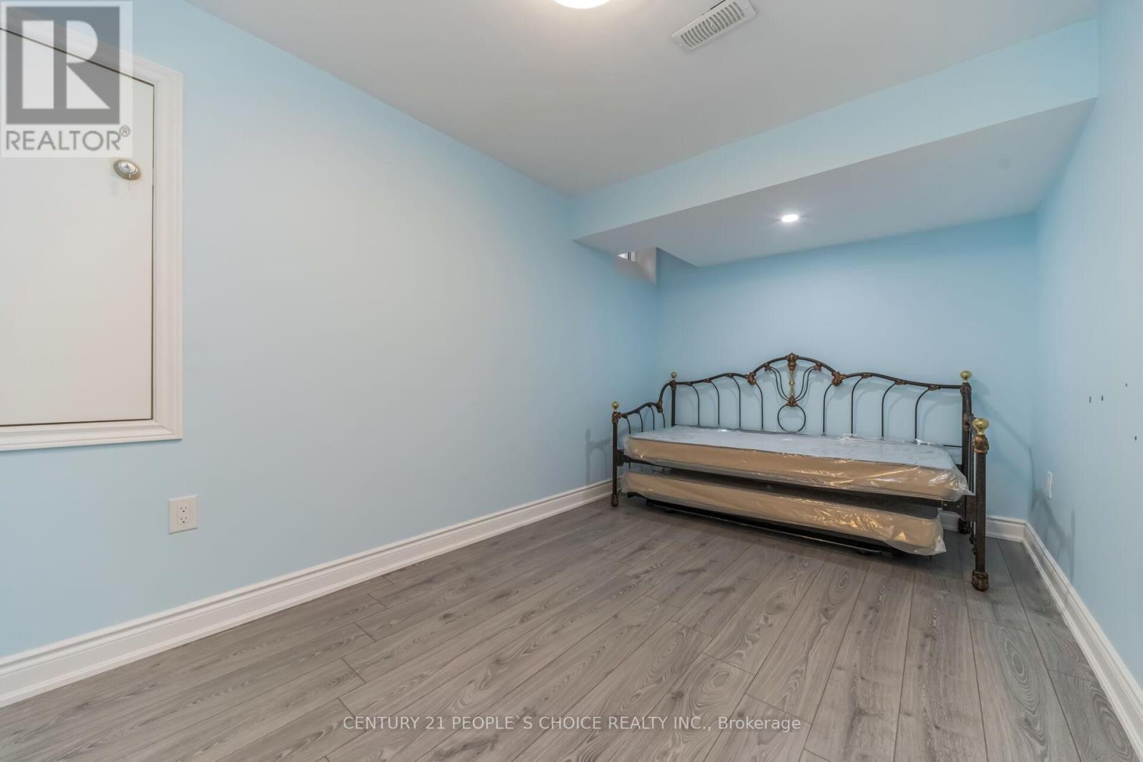 28 Truro Circle, Brampton, Ontario  L7A 4E5 - Photo 45 - W12925364