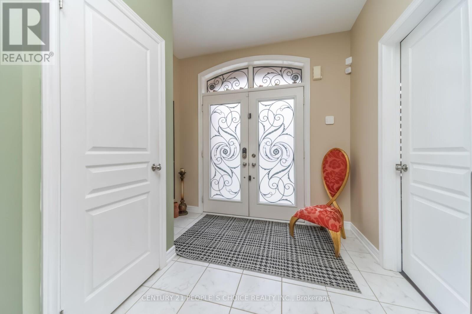 28 Truro Circle, Brampton, Ontario  L7A 4E5 - Photo 5 - W12925364