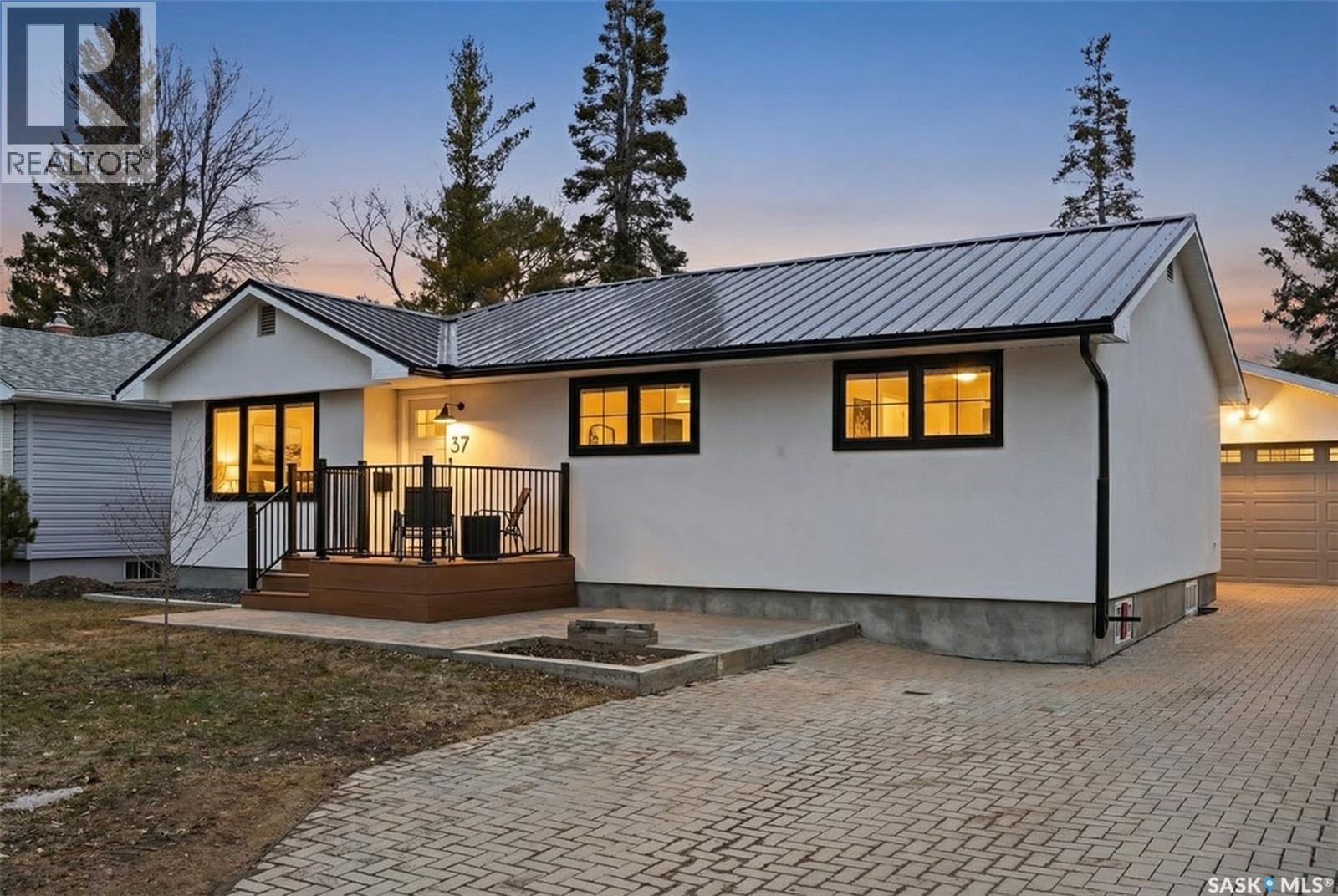 37 LAMONT CRESCENT, regina, Saskatchewan