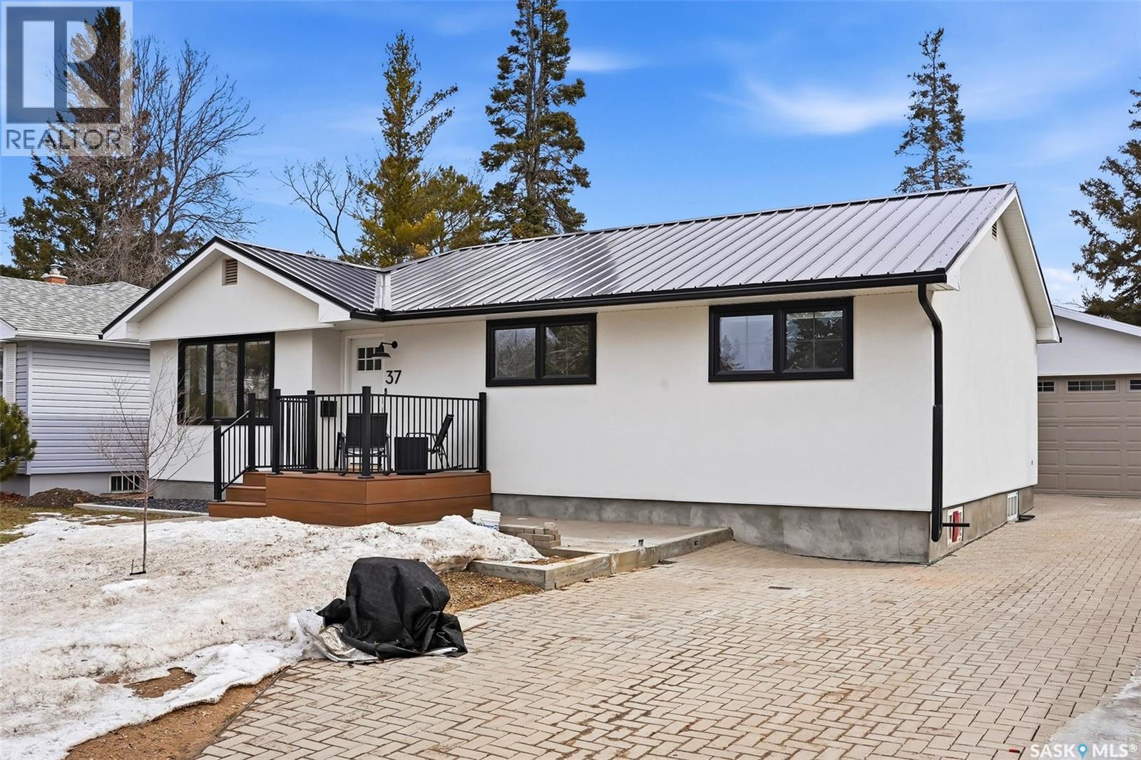 37 Lamont Crescent, Regina, Saskatchewan  S4S 4A3 - Photo 2 - SK031352