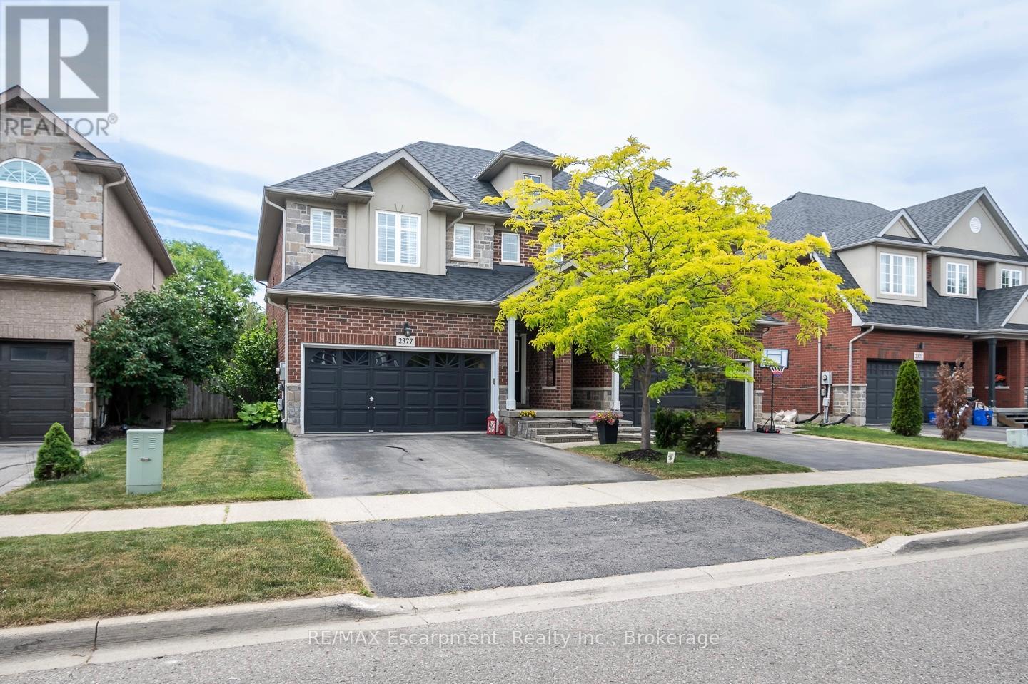 2377 STONE GLEN CRESCENT, Oakville, Ontario