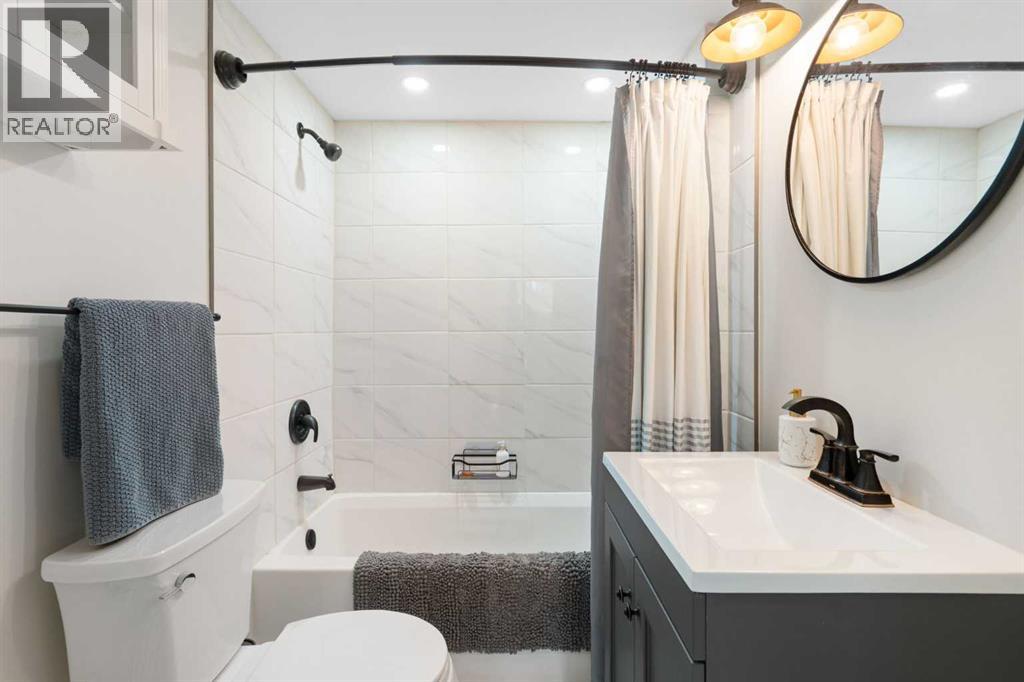 26 Bow Close, Cochrane, Alberta  T4C 1M9 - Photo 35 - A2289064