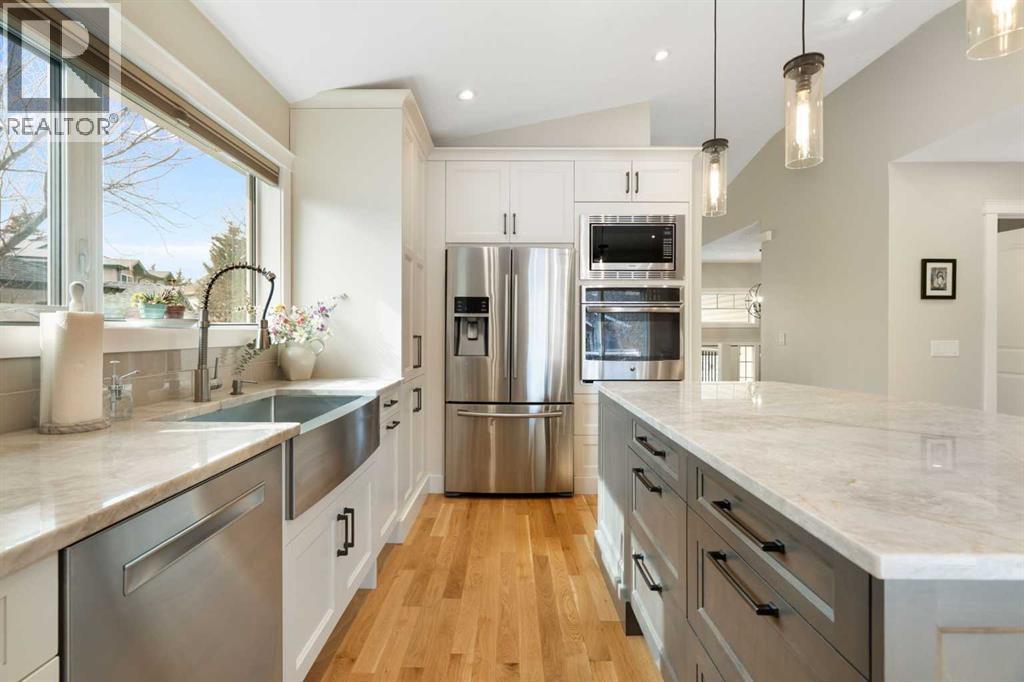 26 Bow Close, Cochrane, Alberta  T4C 1M9 - Photo 5 - A2289064