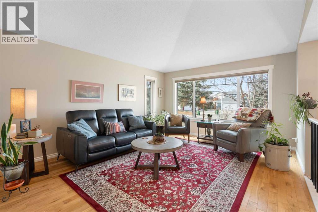 26 Bow Close, Cochrane, Alberta  T4C 1M9 - Photo 2 - A2289064