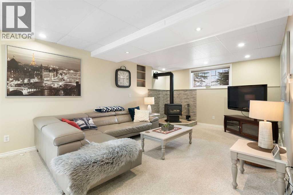 26 Bow Close, Cochrane, Alberta  T4C 1M9 - Photo 10 - A2289064