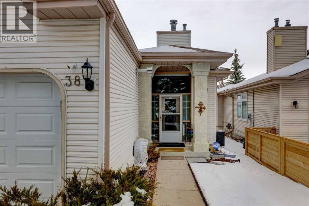38 Millbank Hill Sw, Calgary, Alberta  T2Y 2Y9 - Photo 2 - A2294549