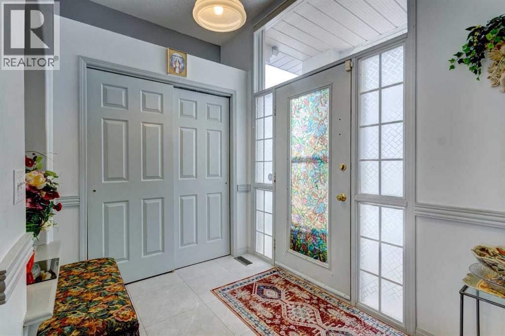 38 Millbank Hill Sw, Calgary, Alberta  T2Y 2Y9 - Photo 3 - A2294549