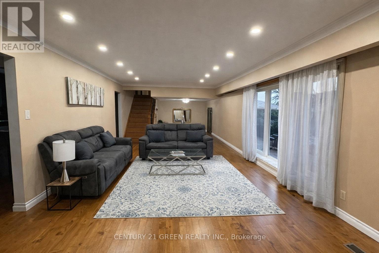 73 Owen Place, Hamilton (Greenford), Ontario  L8G 2H3 - Photo 5 - X12925124