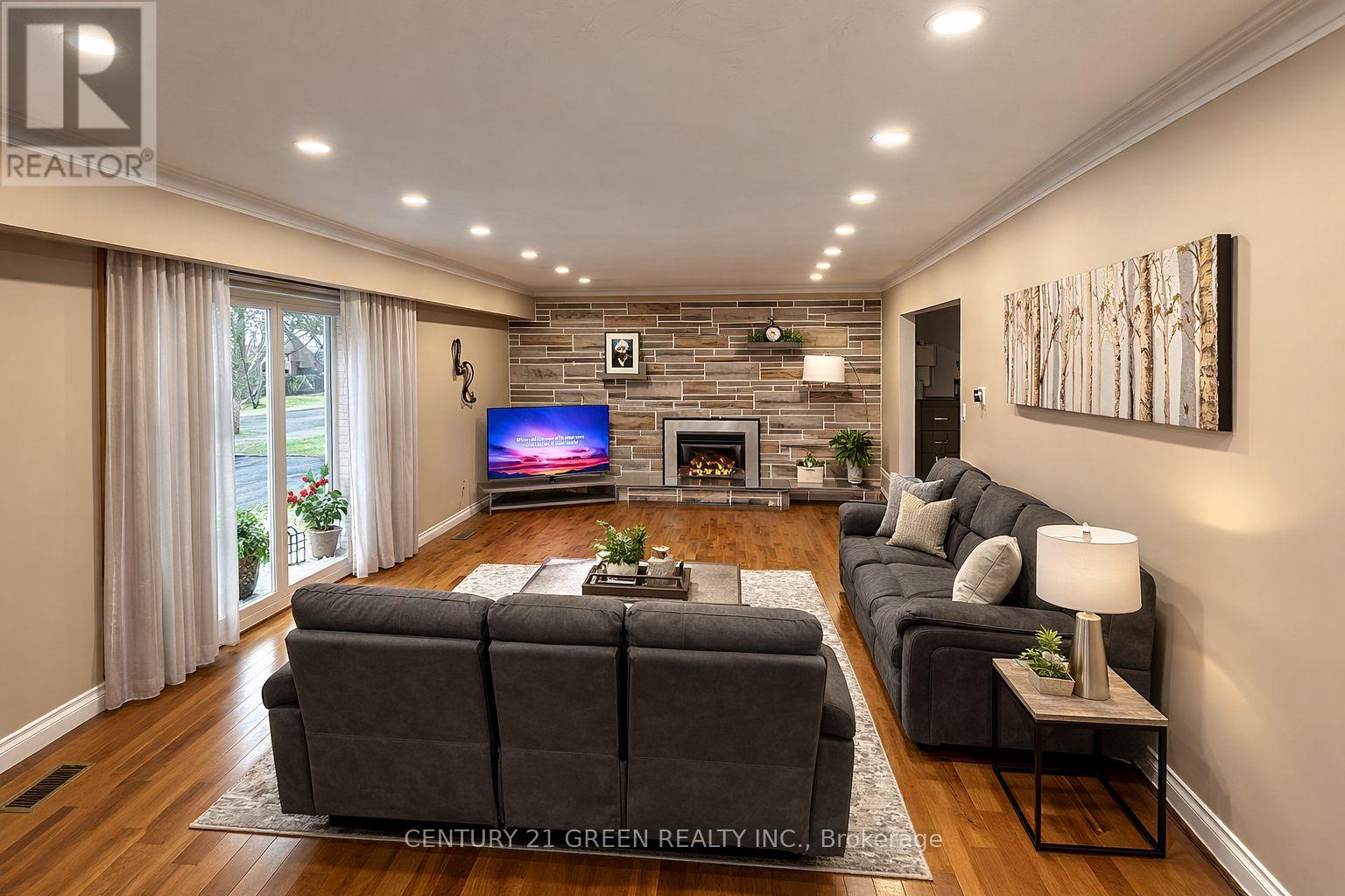 73 Owen Place, Hamilton (Greenford), Ontario  L8G 2H3 - Photo 6 - X12925124