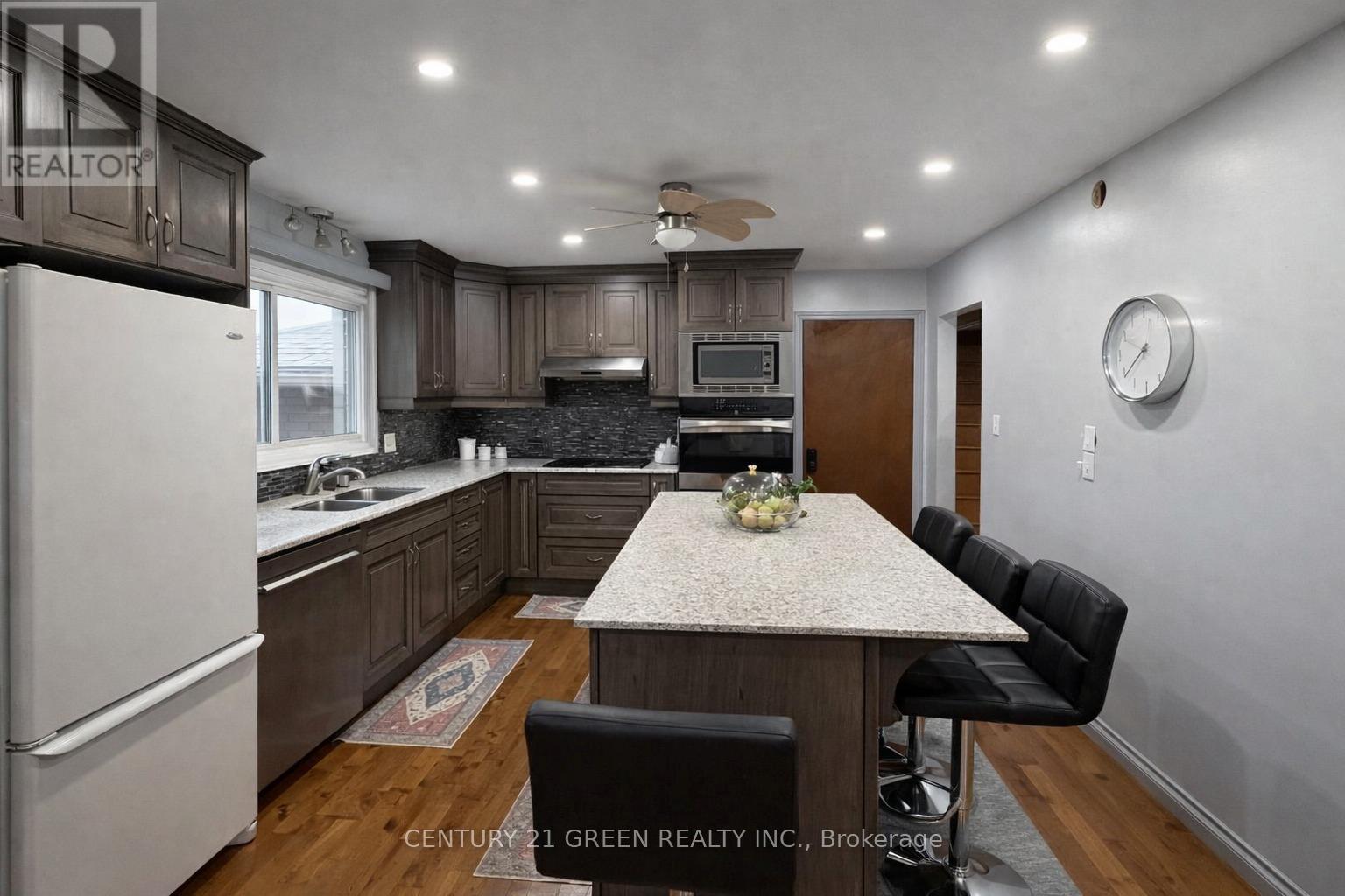 73 Owen Place, Hamilton (Greenford), Ontario  L8G 2H3 - Photo 9 - X12925124