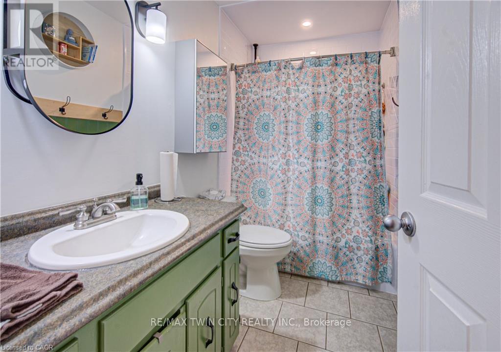 18 Gilston Parkway, Brant (Paris), Ontario  N3L 3K6 - Photo 11 - X12925250