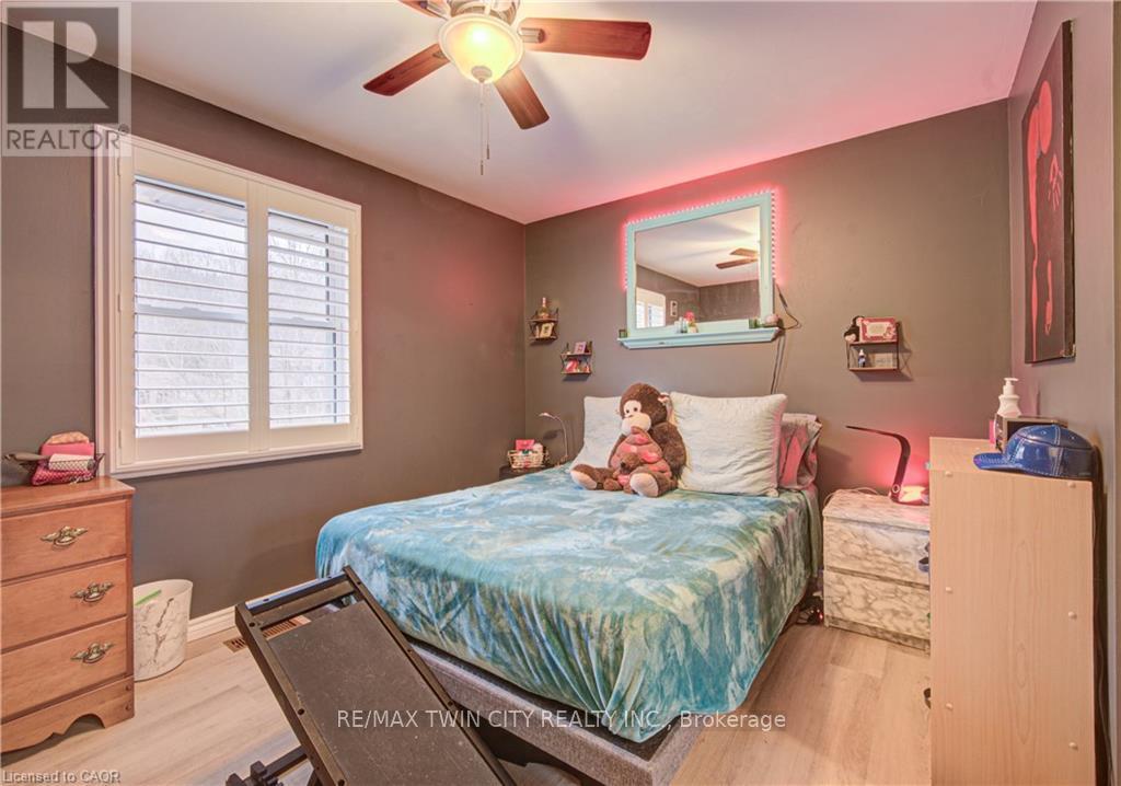 18 Gilston Parkway, Brant (Paris), Ontario  N3L 3K6 - Photo 14 - X12925250