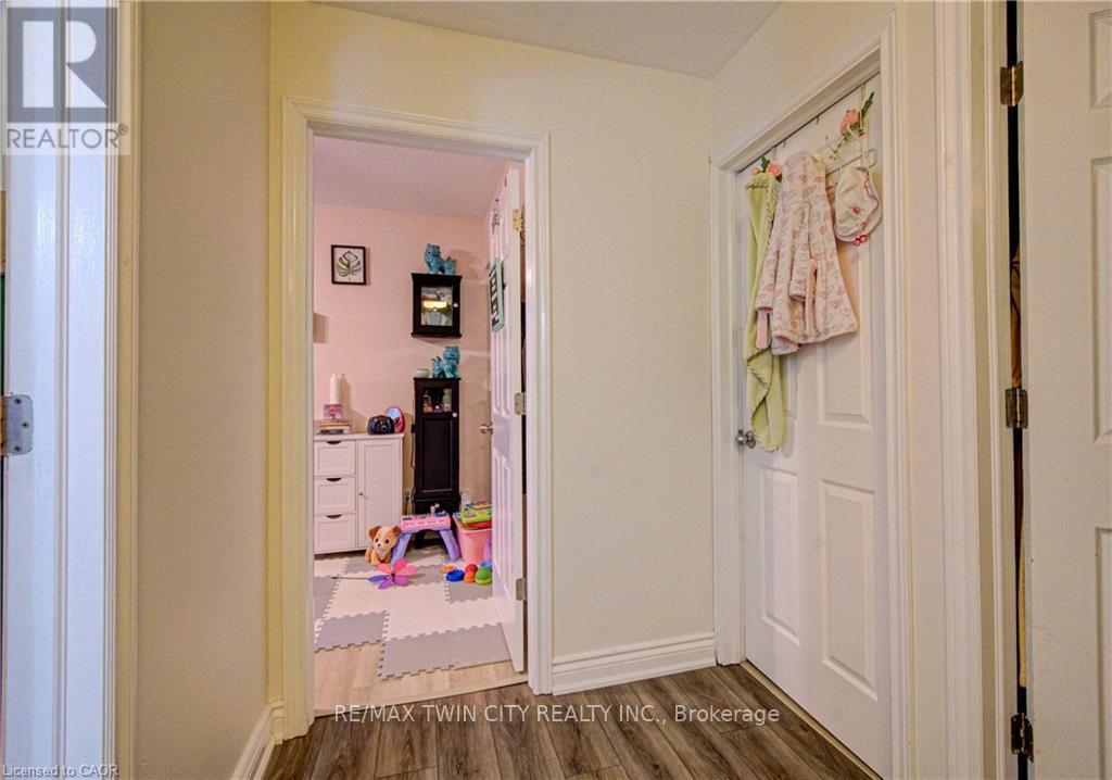 18 Gilston Parkway, Brant (Paris), Ontario  N3L 3K6 - Photo 16 - X12925250