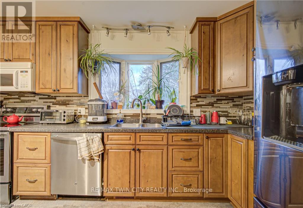 18 Gilston Parkway, Brant (Paris), Ontario  N3L 3K6 - Photo 8 - X12925250